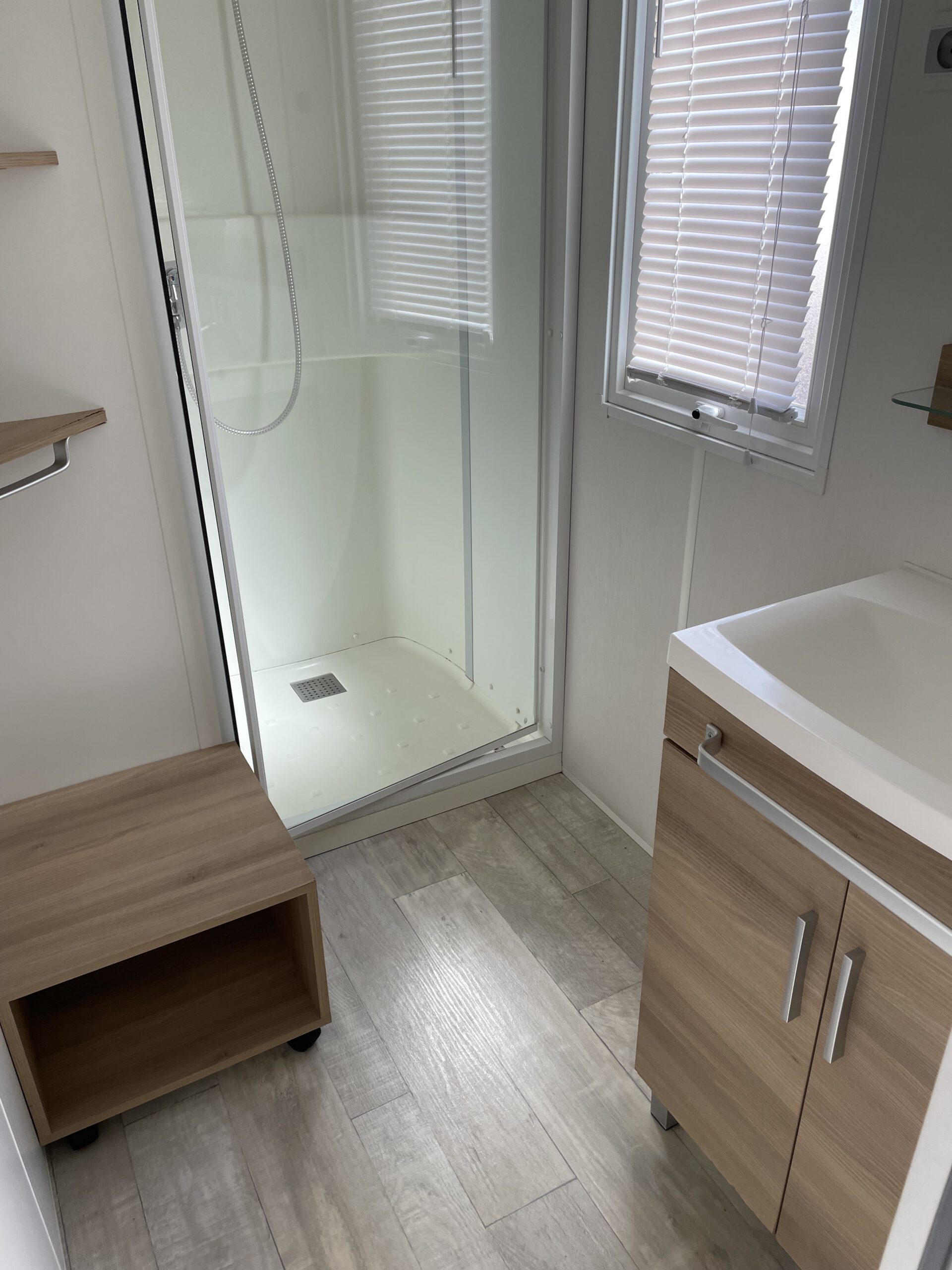 Salle de douche du mobil-home